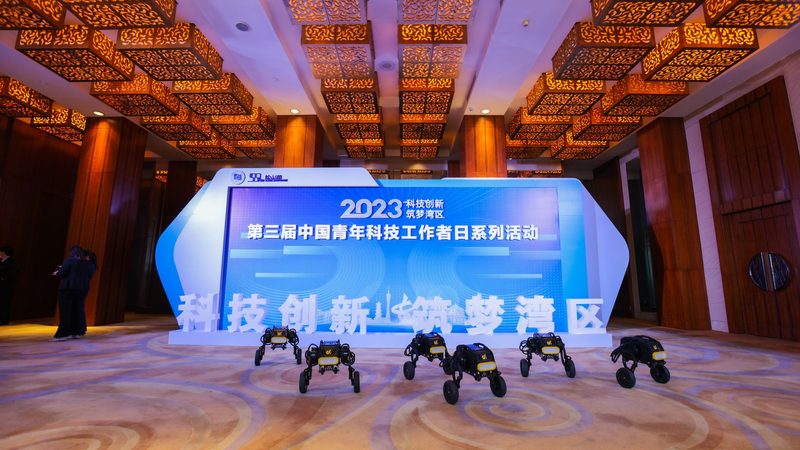 人工智能应用指南：揭秘企业智能化转型的关键路径